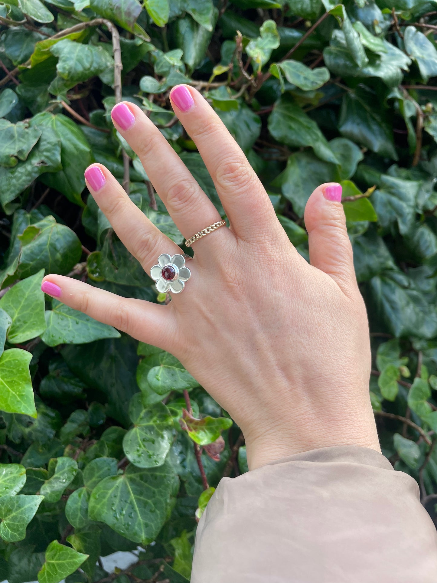 Daisy Ring- Classic 6 Petal Red Garnet