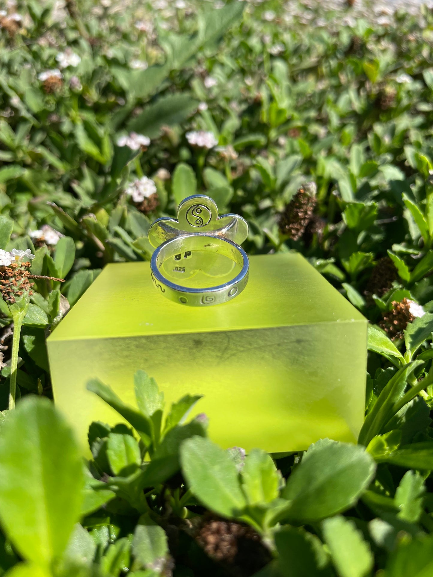 Daisy Ring- 5 petal classic with green serpentine