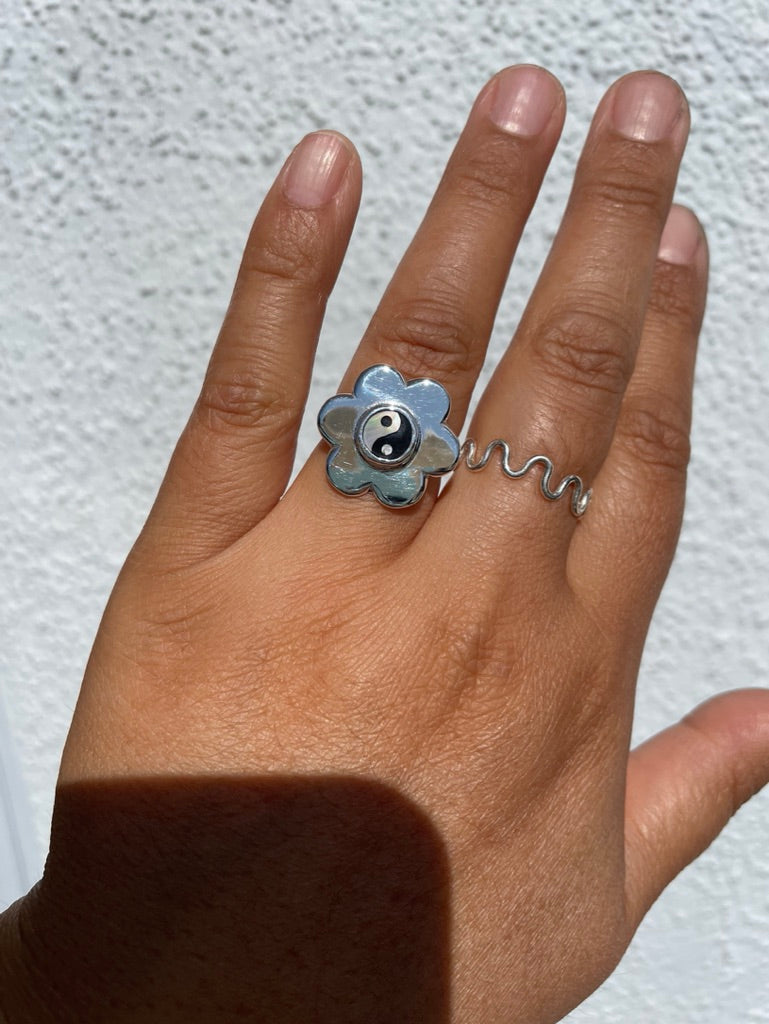 Squiggle Shortie Ring