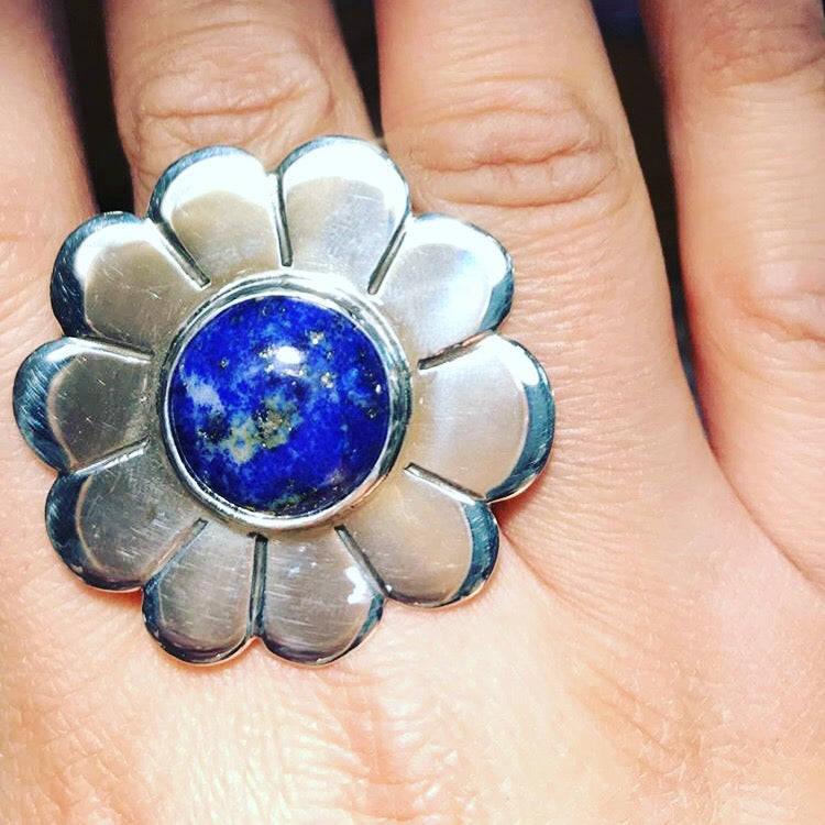 Chunky Daisy Ring with Lapis Lazuli
