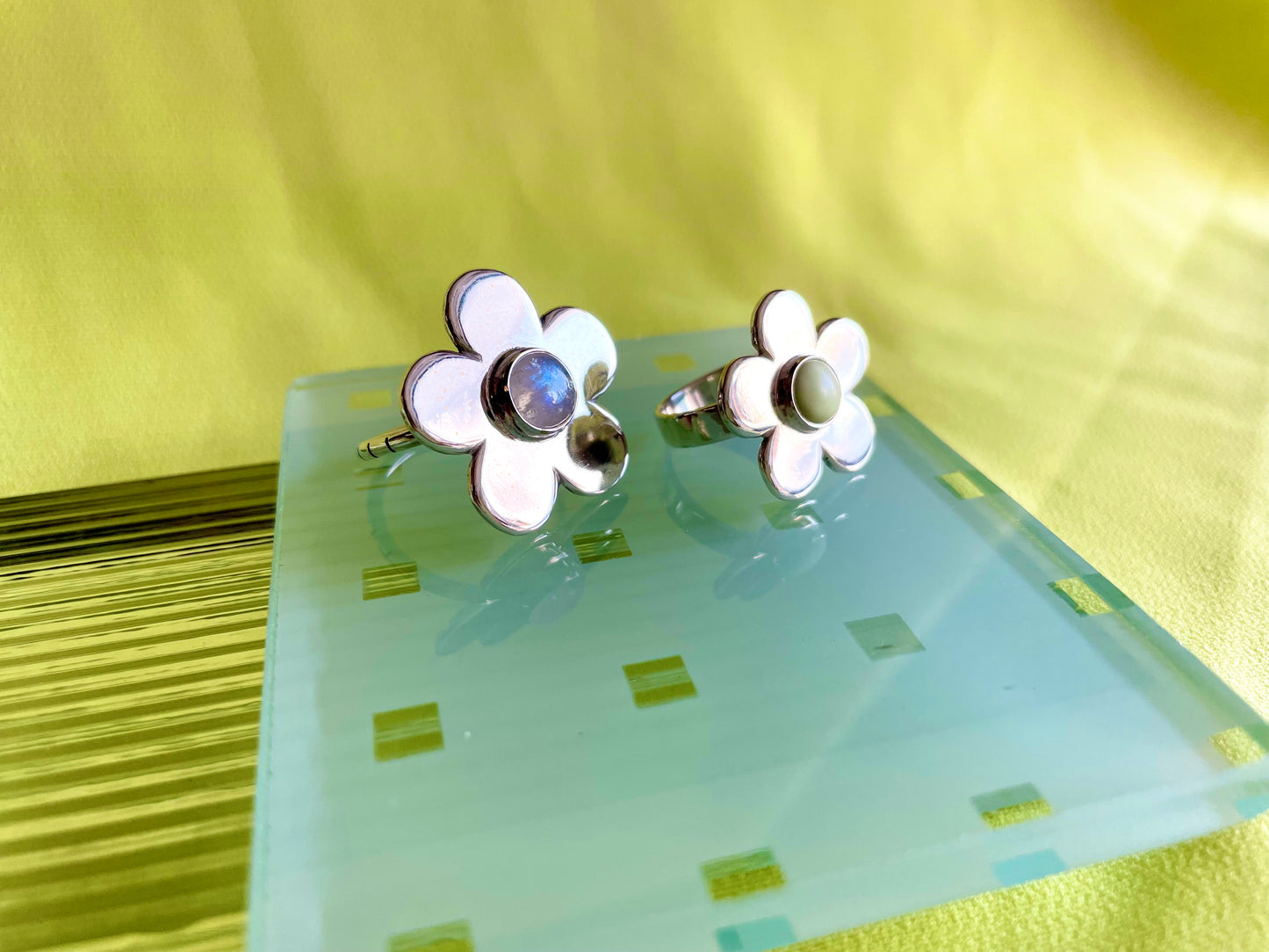 Daisy Ring- Medium Moonstone 5 Petal