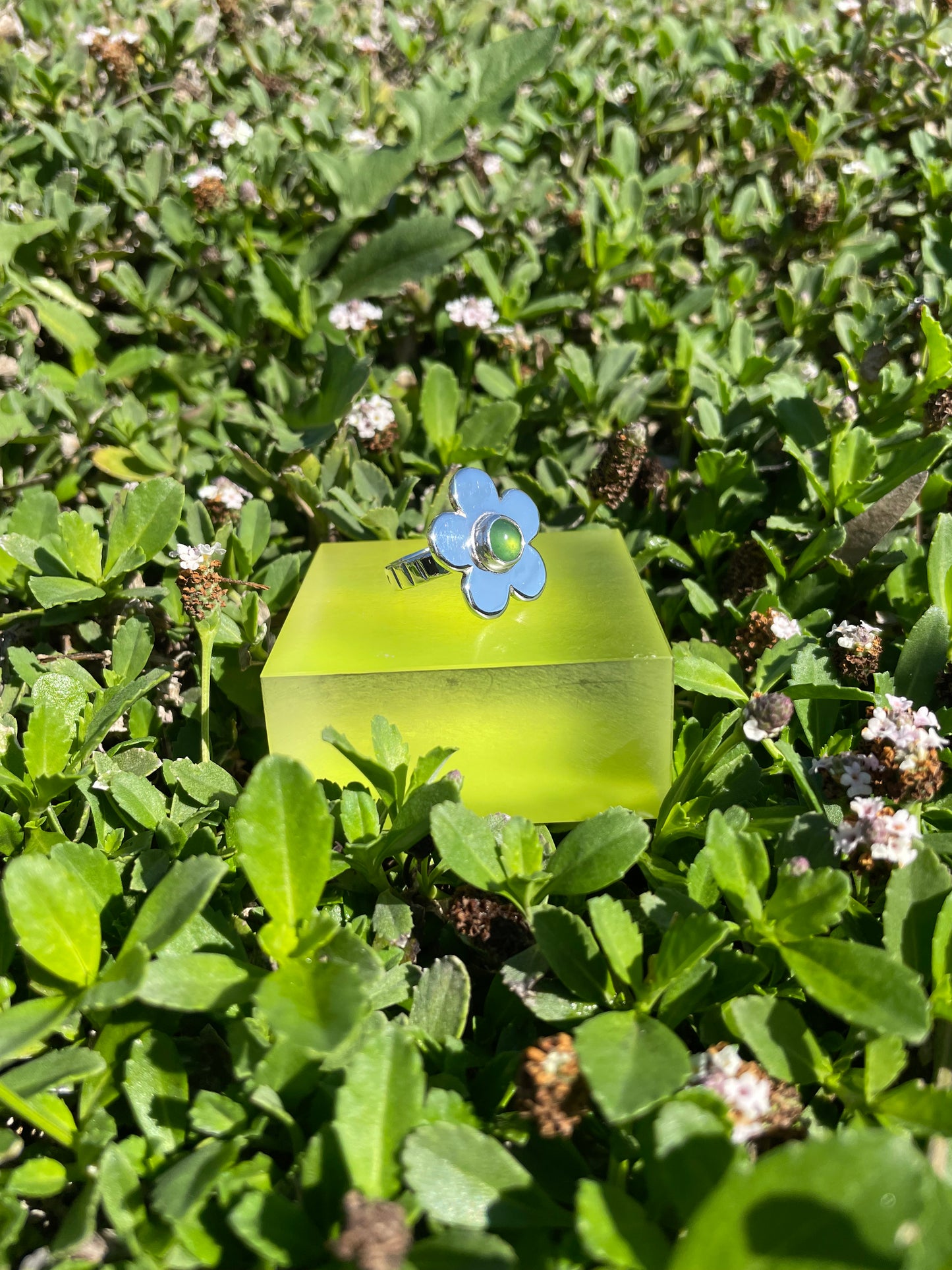 Daisy Ring- 5 petal classic with green serpentine